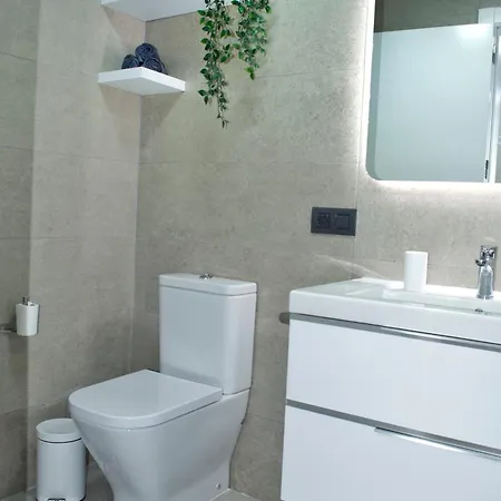 Modern Oasis - Pool, Gym & Tennis Apartman