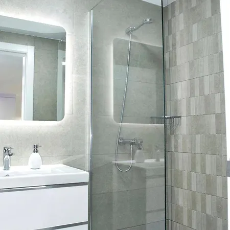 Modern Oasis - Pool, Gym & Tennis *