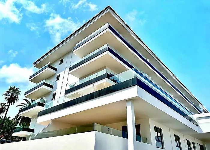 Modern Oasis - Pool, Gym & Tennis Appartamento