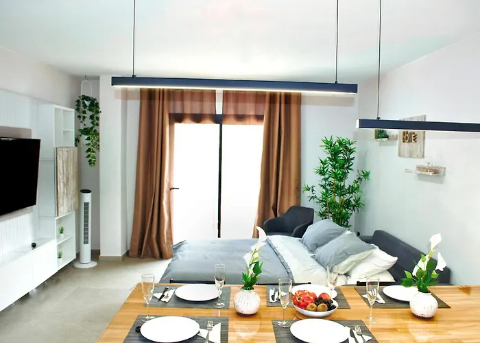 Appartamento Modern Oasis - Pool, Gym & Tennis