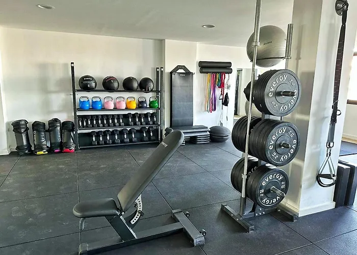 Appartamento Modern Oasis - Pool, Gym & Tennis