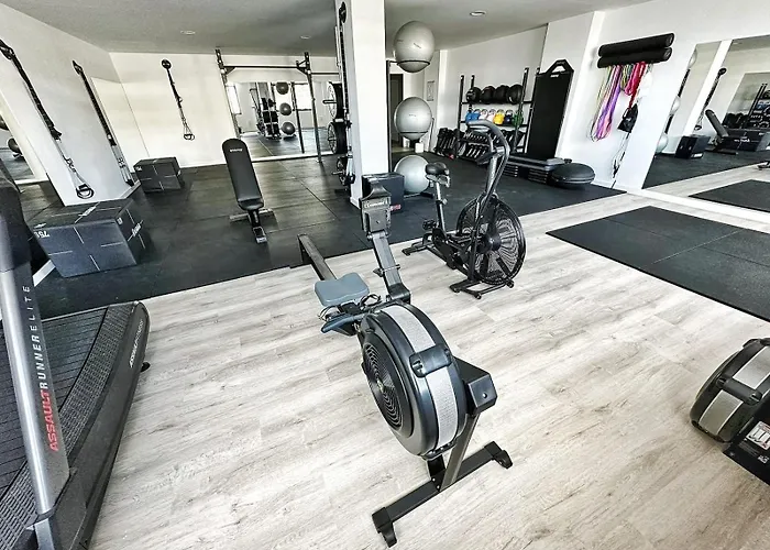 Modern Oasis - Pool, Gym & Tennis Appartamento
